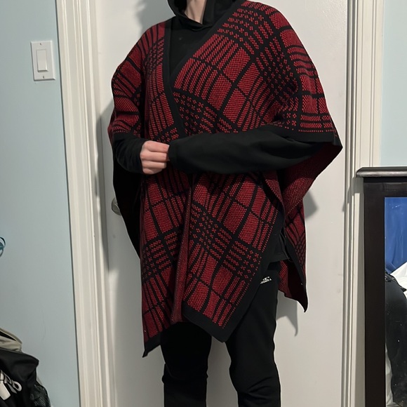 Red and black Knit blanket wrap sweater - Picture 4 of 6